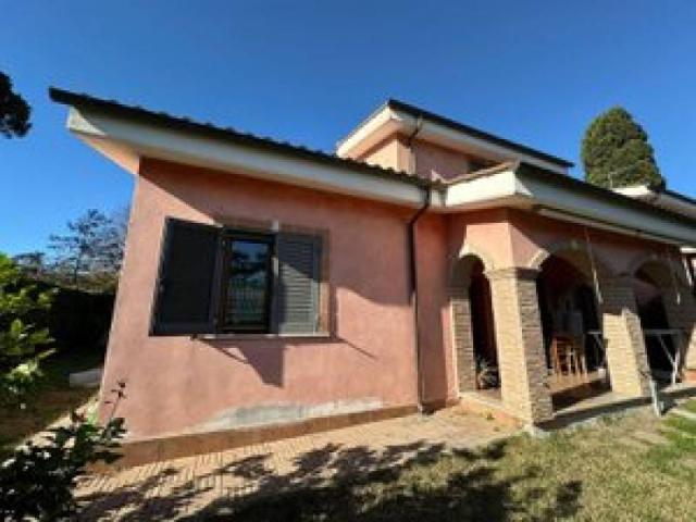 Villa Indipendente in vendita a Roma Capitale, Lazio