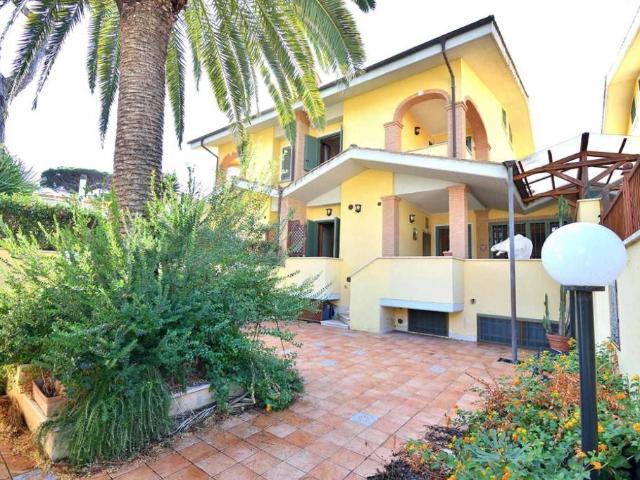 Villa Indipendente in vendita a Fregene, Roma Capitale
