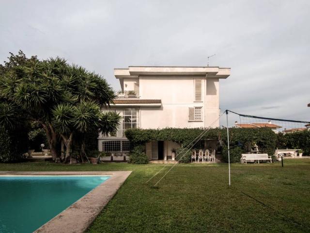 Villa Indipendente in vendita a Fregene, Roma Capitale