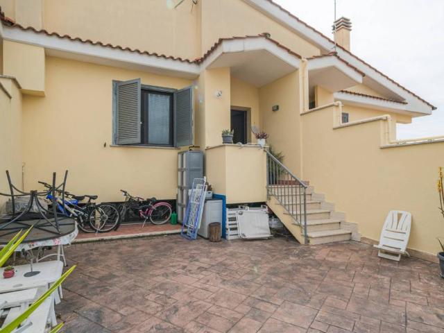 Villa Indipendente in vendita a Passoscuro, Roma Capitale