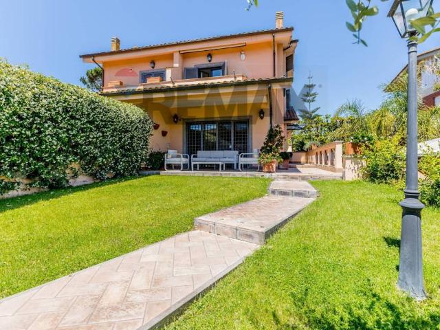 Villa Indipendente in vendita a Fregene, Roma Capitale