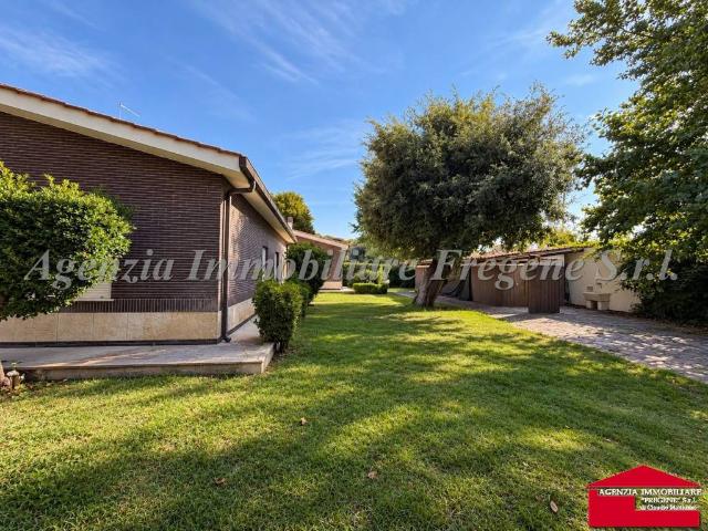Villa Indipendente in vendita a Fregene, Fiumicino