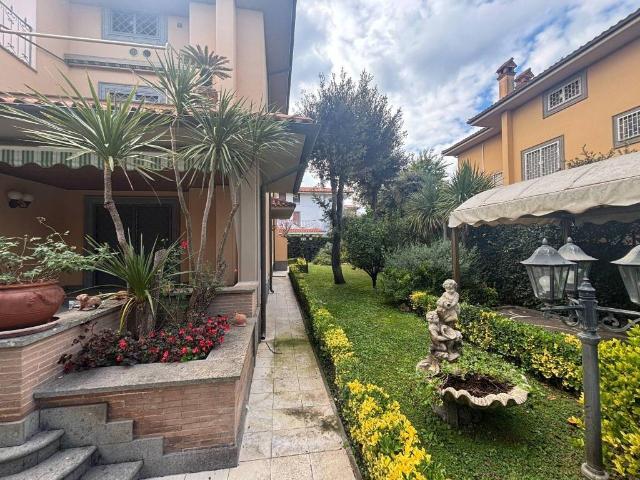 Villa Indipendente in vendita a Fregene, Roma Capitale
