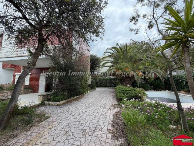 Villa Indipendente in vendita a Fregene, Roma Capitale