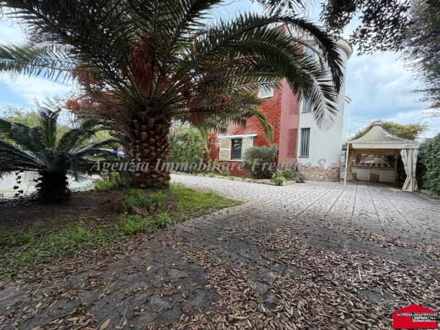 Villa Indipendente in vendita a Fregene, Roma Capitale