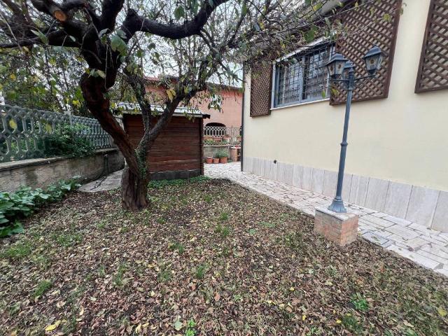 Villa Indipendente in vendita a Borgo Falconieri, Roma Capitale