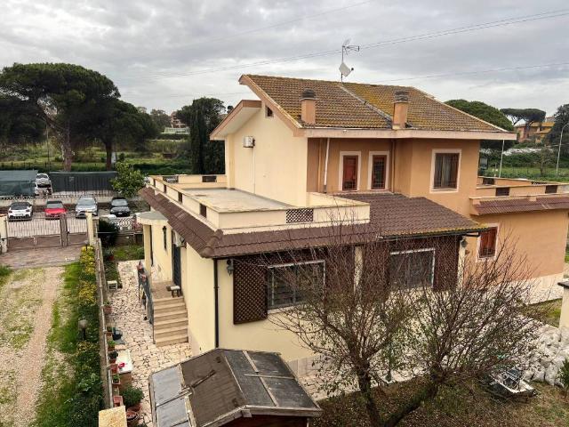 Villa Indipendente in vendita a Borgo Falconieri, Roma Capitale