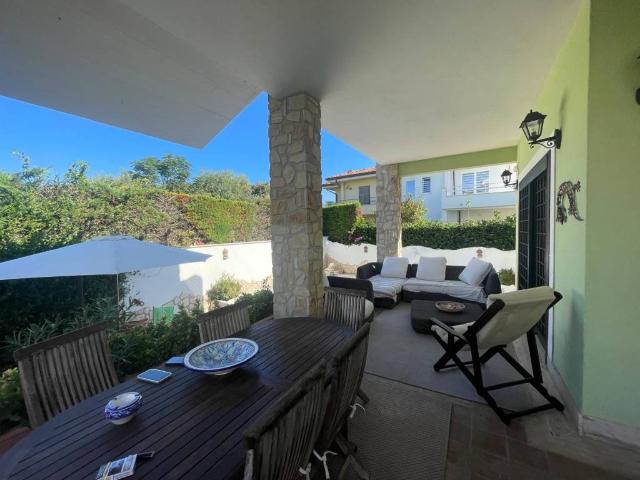 Villa Indipendente in vendita a Fregene, Roma Capitale