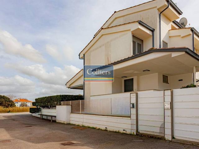 Villa Indipendente in vendita a Fregene, Roma Capitale