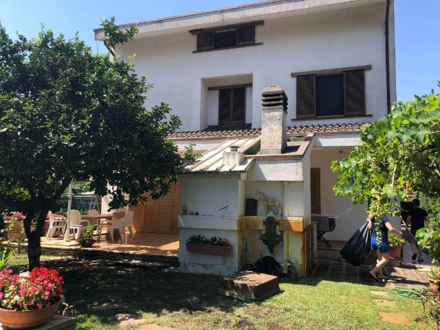 Villa Indipendente in vendita a Fregene, Roma Capitale