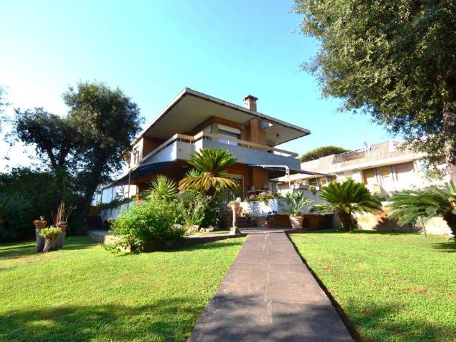Villa Indipendente in vendita a Fregene, Roma Capitale