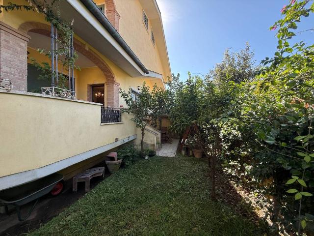 Villa Indipendente in vendita a Fregene, Roma Capitale