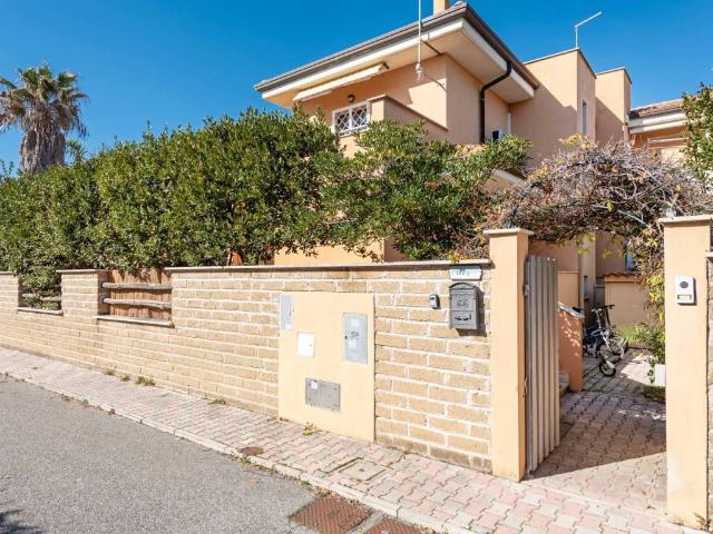 Villa Indipendente in vendita a Fregene, Roma Capitale