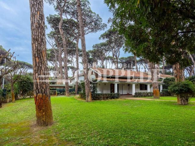 Villa Indipendente in vendita a Fregene, Roma Capitale