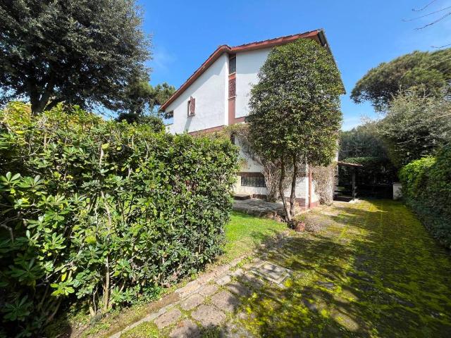 Villa Indipendente in vendita a Fregene, Roma Capitale
