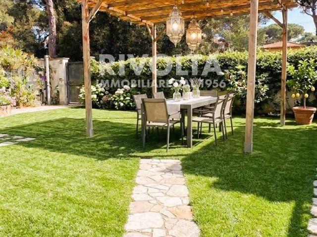 Villa Indipendente in vendita a Fregene, Roma Capitale