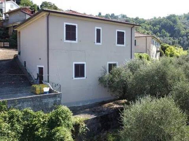 Villa Indipendente in vendita a Unione di comuni Montana Lunigiana, Fivizzano