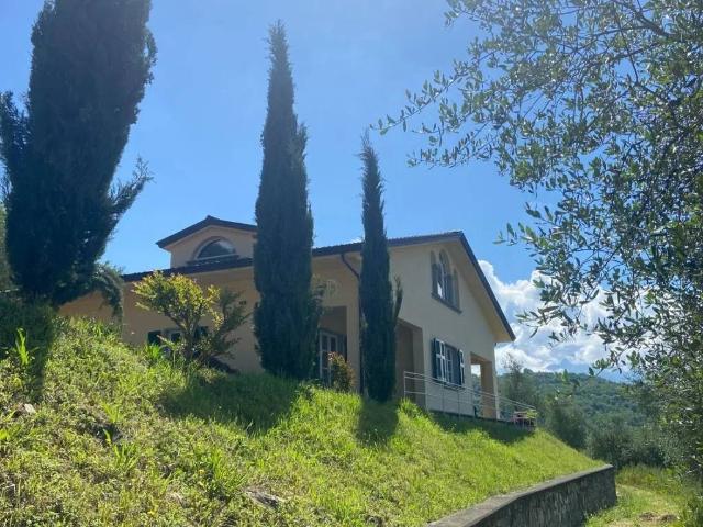 Villa Indipendente in vendita a Unione di comuni Montana Lunigiana, Fivizzano
