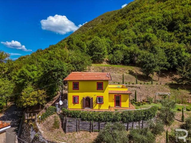Villa Indipendente in vendita a Unione di comuni Montana Lunigiana, Fivizzano