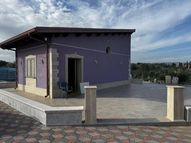 Villa Indipendente in vendita a Santuzzo, Floridia