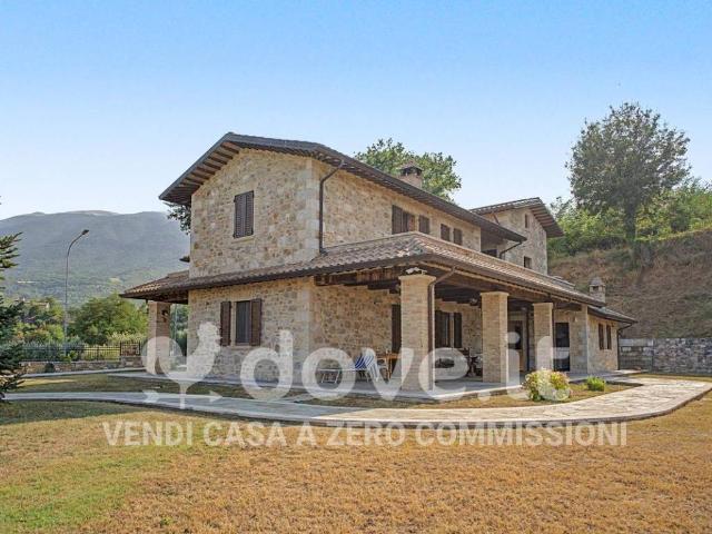 Villa Indipendente in vendita a Capolavilla, Marche