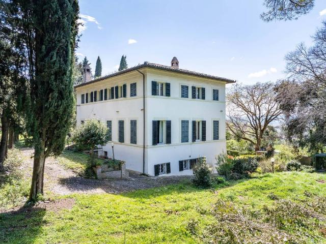 Villa Indipendente in vendita a Foligno, Umbria