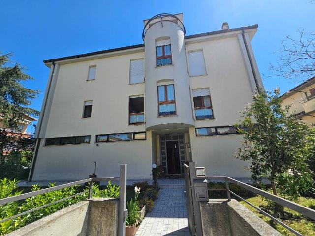 Villa Indipendente in vendita a Foligno, Umbria