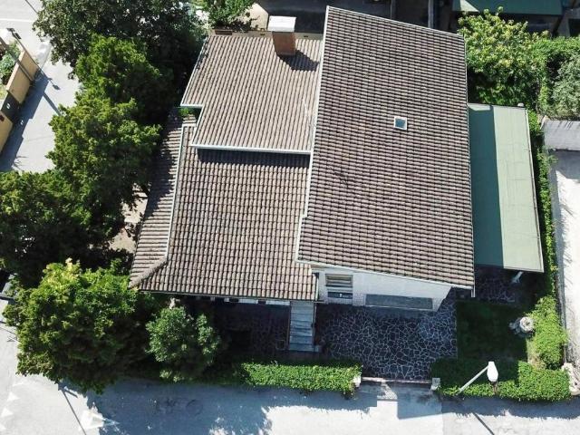 Villa Indipendente in vendita a Foligno, Umbria