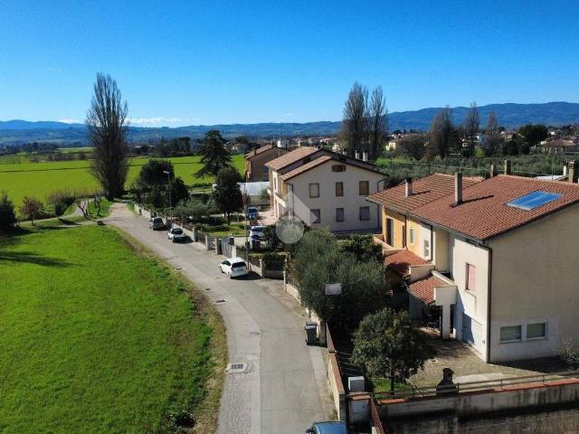 Villa Indipendente in vendita a Corvia, Foligno