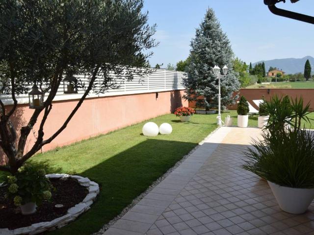 Villa Indipendente in vendita a Foligno, Umbria