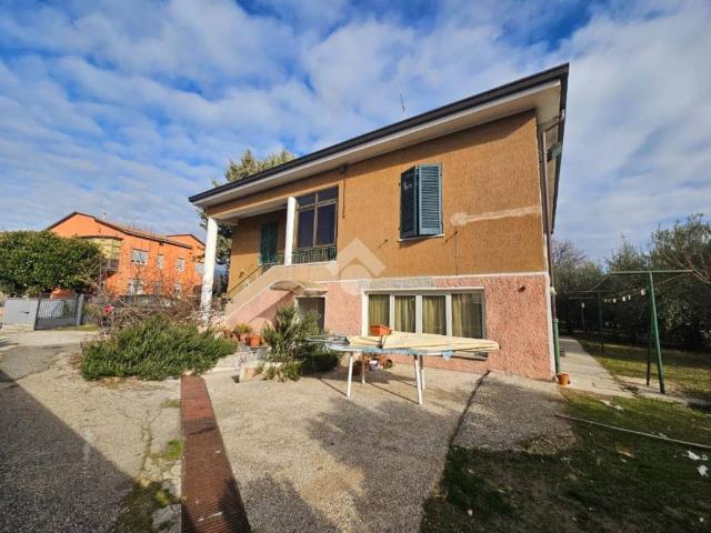 Villa Indipendente in vendita a Foligno, Umbria