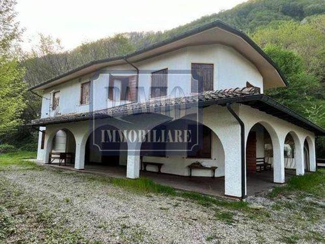 Villa Indipendente in vendita a Follina, Veneto