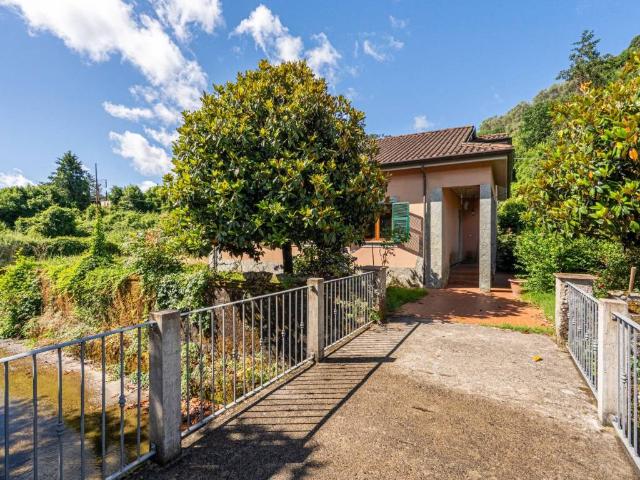 Villa Indipendente in vendita a Piana Battolla, Follo