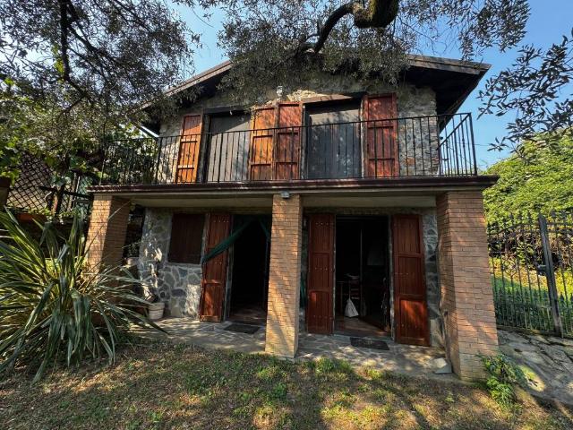 Villa Indipendente in vendita a Follo, La Spezia