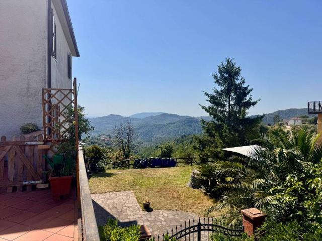 Villa Indipendente in vendita a Follo Alto, Follo