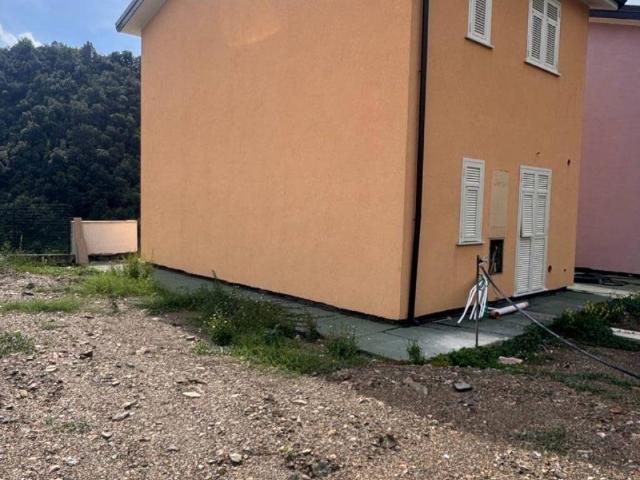 Villa Indipendente in vendita a Follo, Liguria