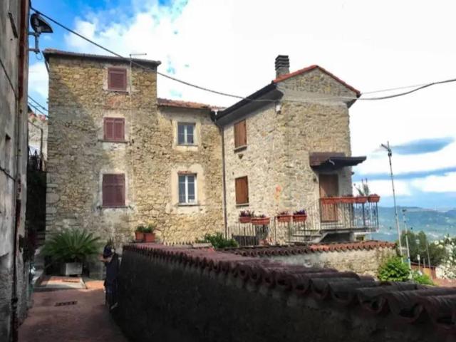 Villa Indipendente in vendita a Follo Alto, Follo