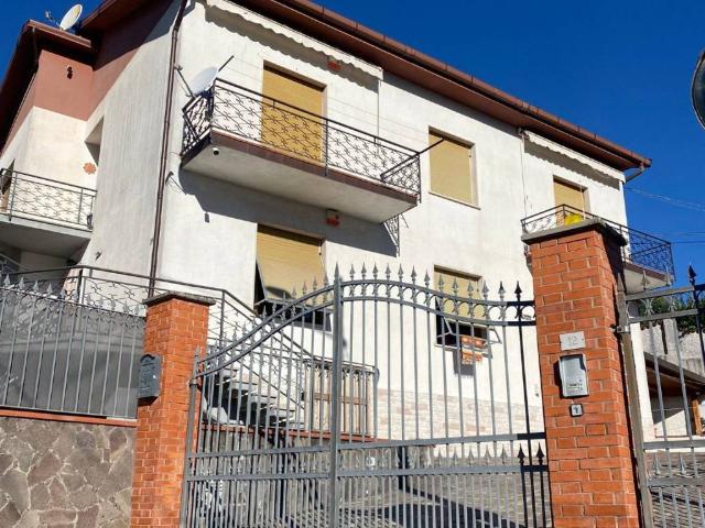 Villa Indipendente in vendita a Follo Alto, Follo