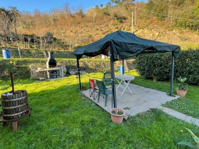 Villa Indipendente in vendita a Follo, Liguria