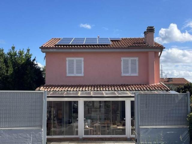 Villa Indipendente in vendita a Follonica, Toscana
