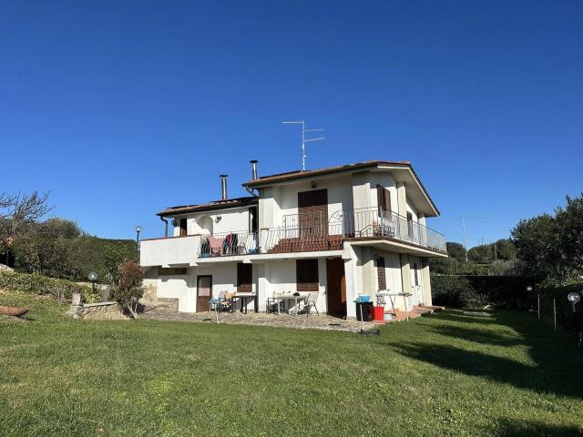 Villa Indipendente in vendita a Follonica, Toscana
