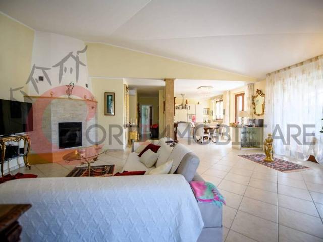 Villa Indipendente in vendita a Follonica, Toscana