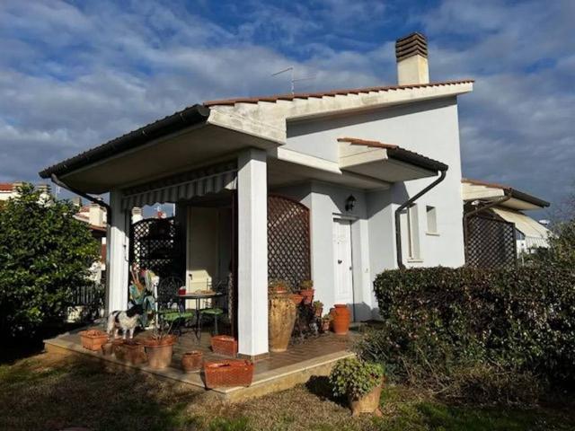 Villa Indipendente in vendita a Follonica, Toscana
