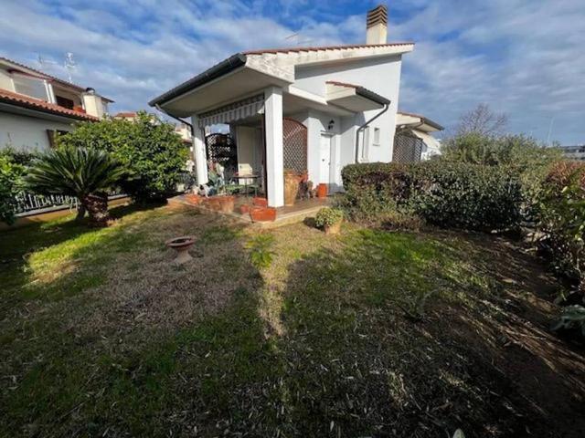 Villa Indipendente in vendita a Follonica, Toscana