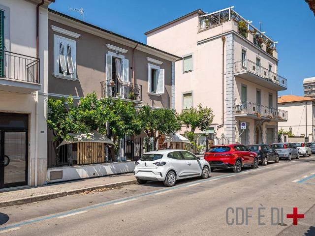 Villa Indipendente in vendita a Follonica, Toscana