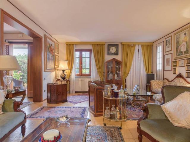 Villa Indipendente in vendita a Follonica, Toscana