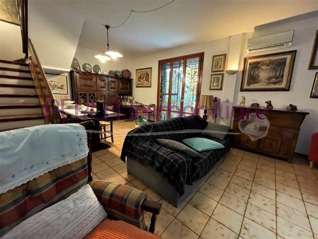 Villa Indipendente in vendita a Follonica, Toscana