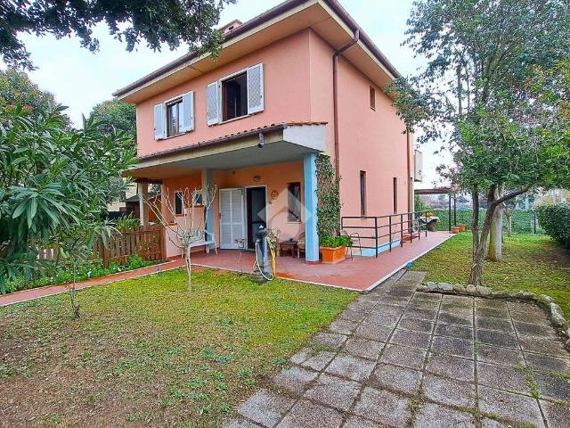 Villa Schiera in vendita a Follonica, Toscana