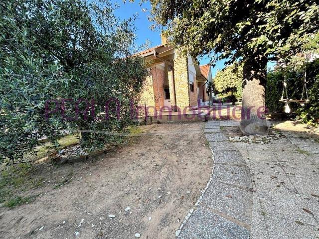 Villa Indipendente in vendita a Follonica, Toscana