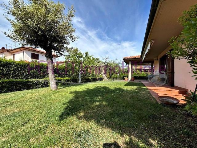 Villa Indipendente in vendita a Follonica, Toscana
